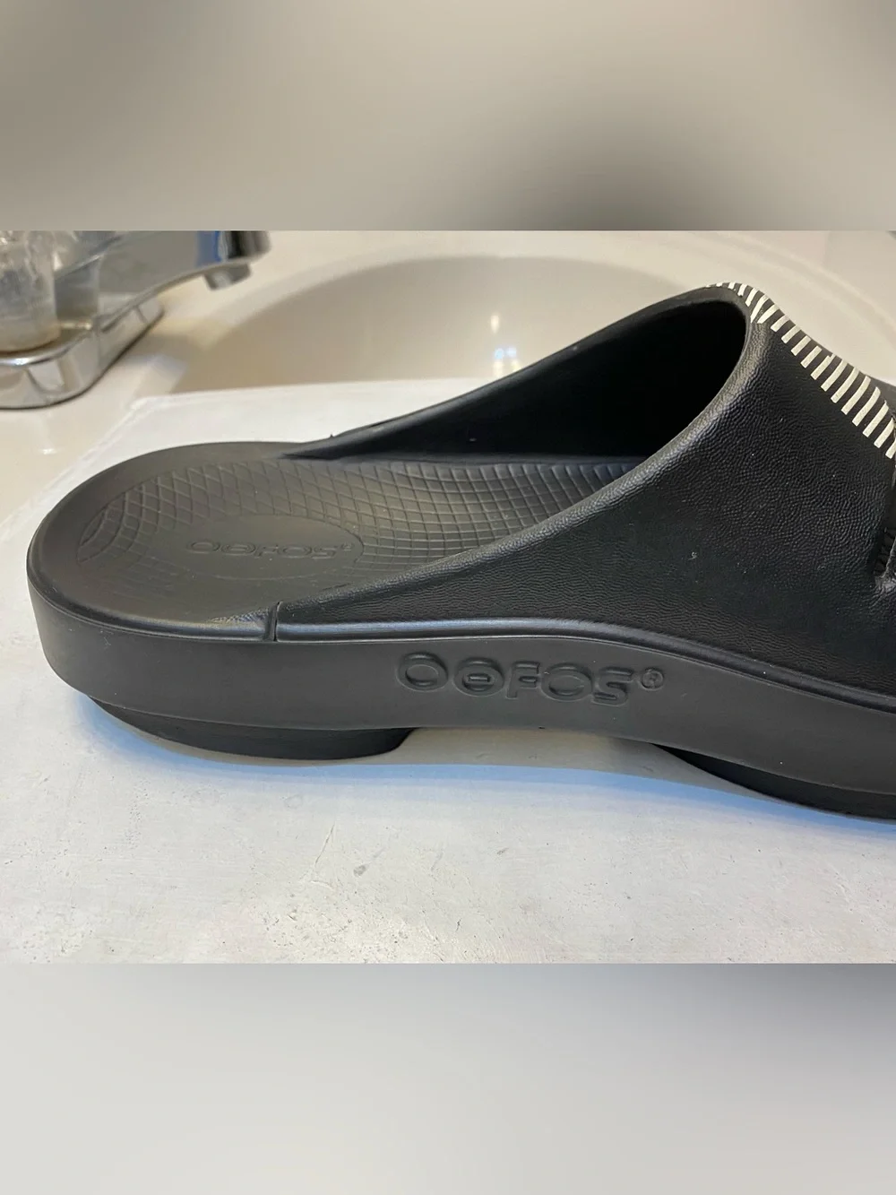 OOFOS perfect size clean